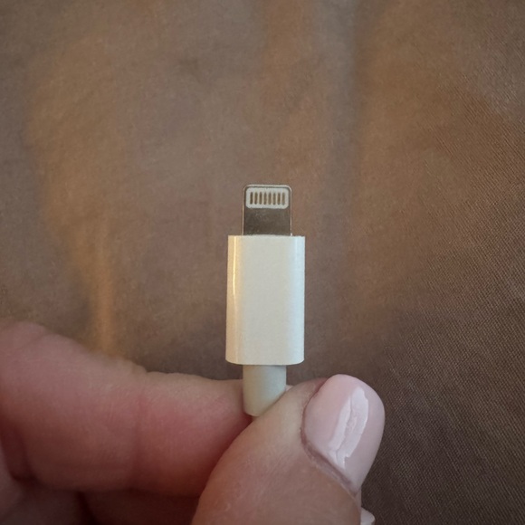 White Multi-Port Adapter - Picture 3 of 6